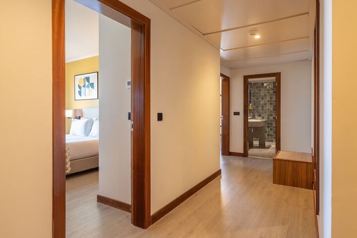Room 15 of 77