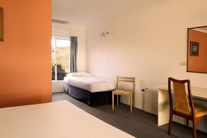 Room 6 of 38