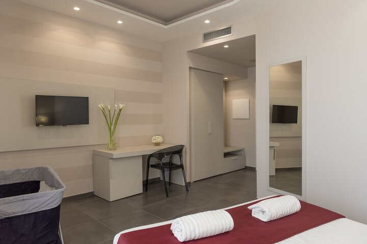 Room 15 of 90