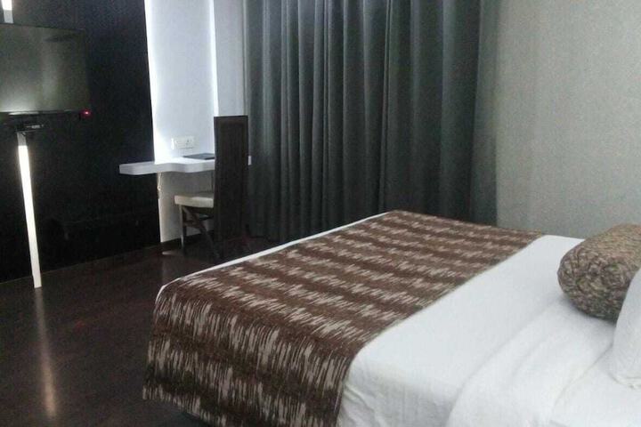 Room 12 of 68