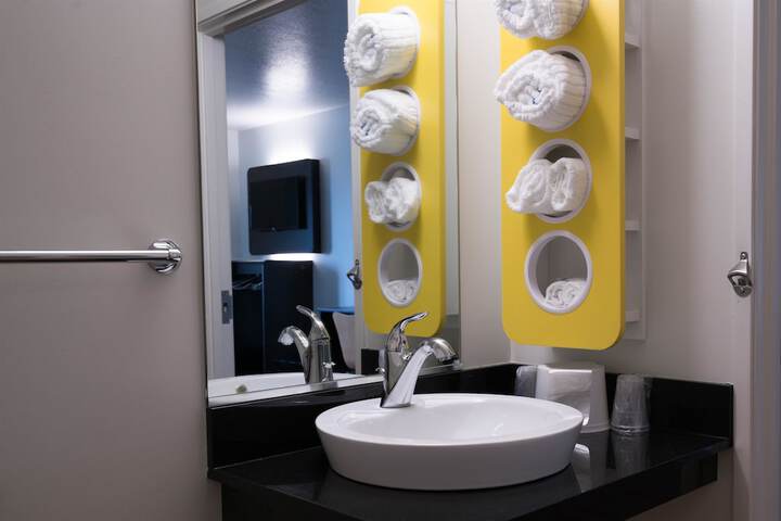 Queen Room Disability Accessible (20 of 23)
