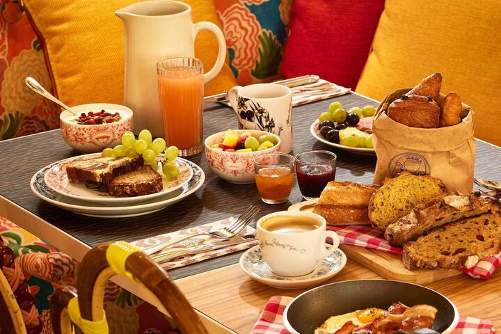 Breakfast/Coffee Service 48 of 84