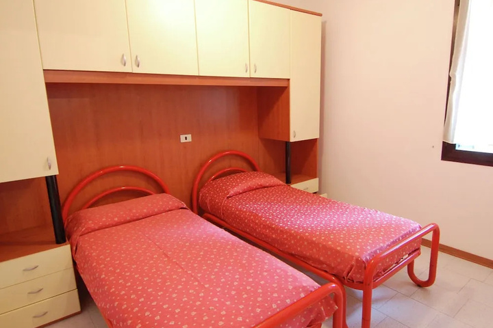 Room 4 of 14