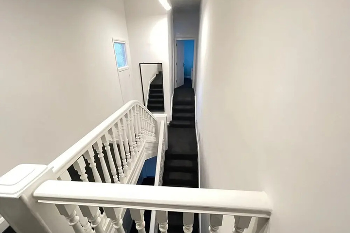 Room 10 of 18