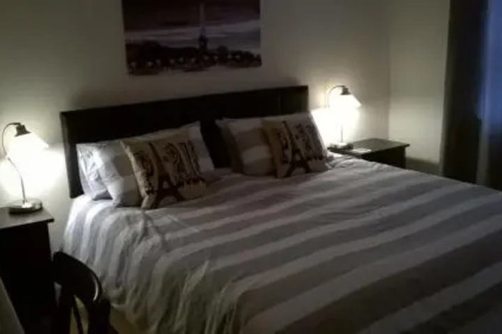 Room 4 of 12