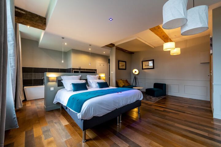 Room 5 of 14
