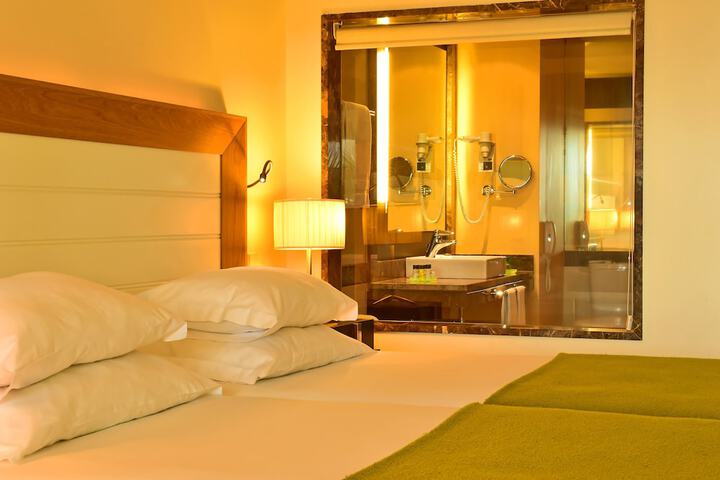 Room 12 of 25
