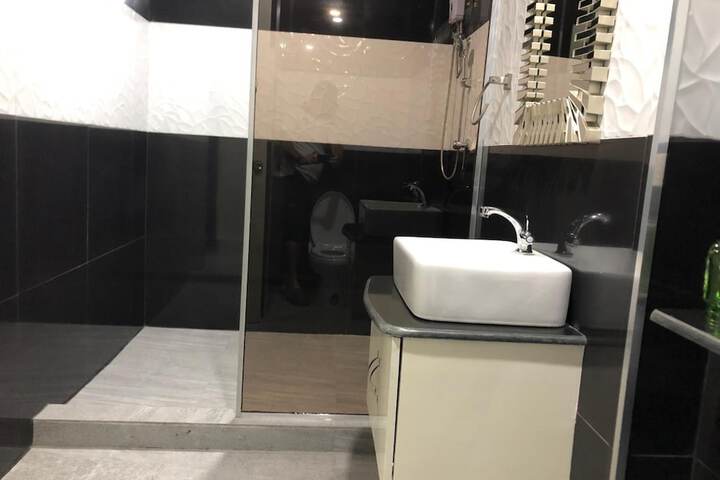 Room 21 of 32