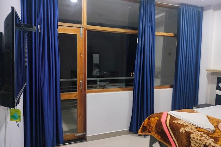 Room 6 of 19