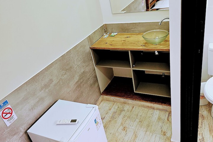 Room 3 of 34