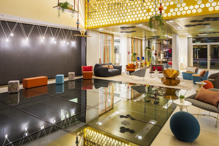 Entrance & Lobby