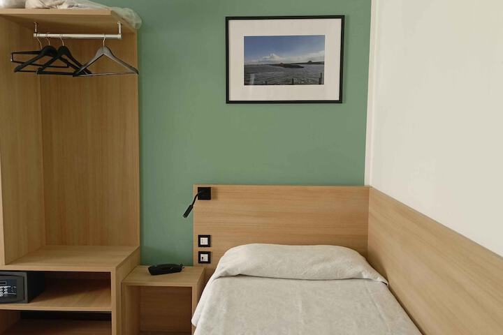 Room 15 of 36