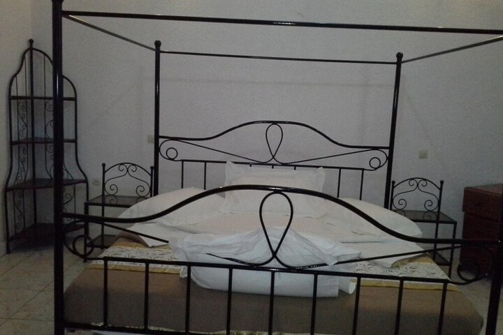 Room 15 of 40