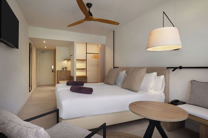 Room 14 of 108