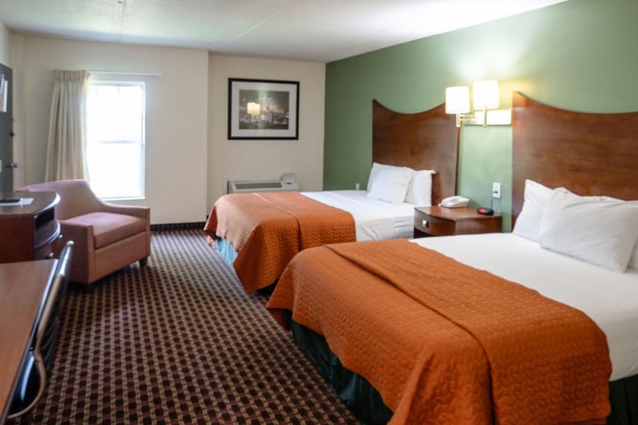 2 Double Beds (7 of 9)