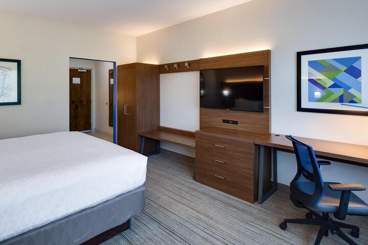 1 King Bed (3 of 16)