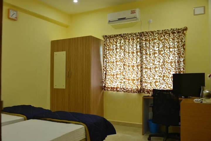 Room 4 of 10