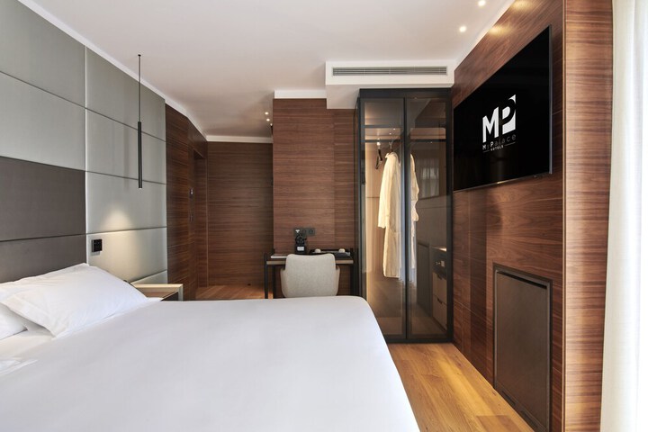 Room 11 of 74