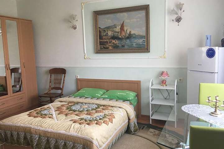 Room 2 of 28
