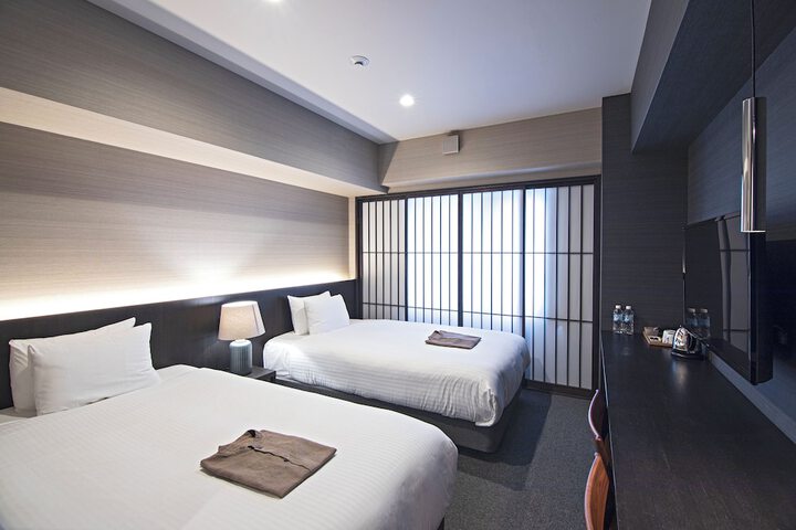 Room 5 of 32