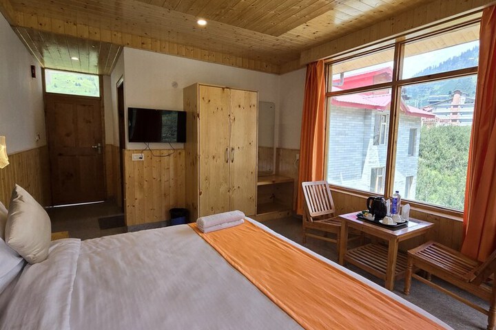 Room 12 of 110