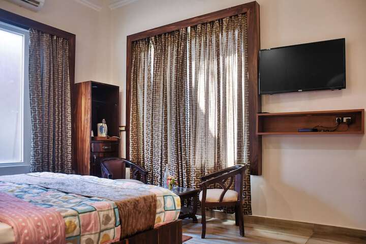 Room 7 of 34