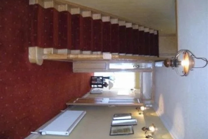 Room 9 of 12