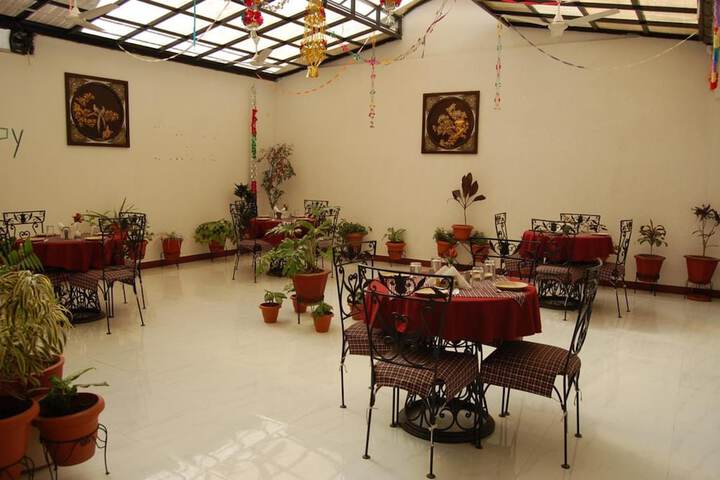 Dining 72 of 98
