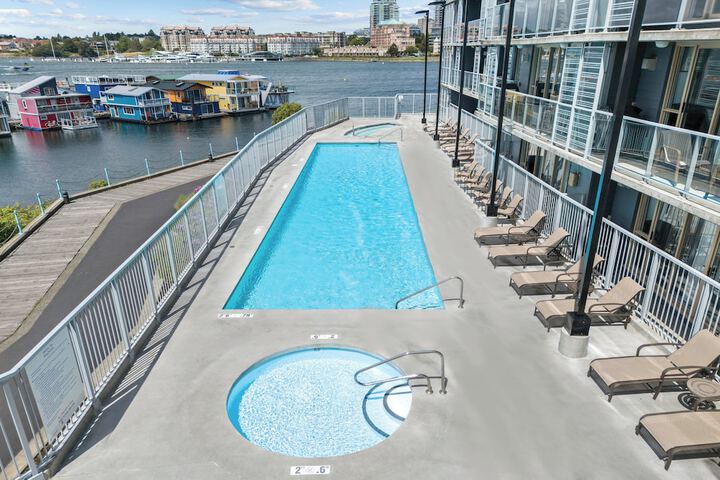 Pool Hotel