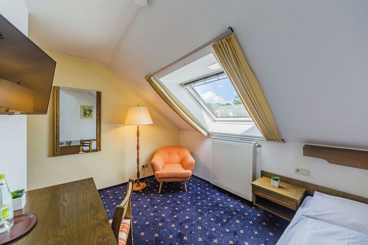 Room 8 of 52