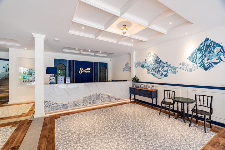 Entrance & Lobby