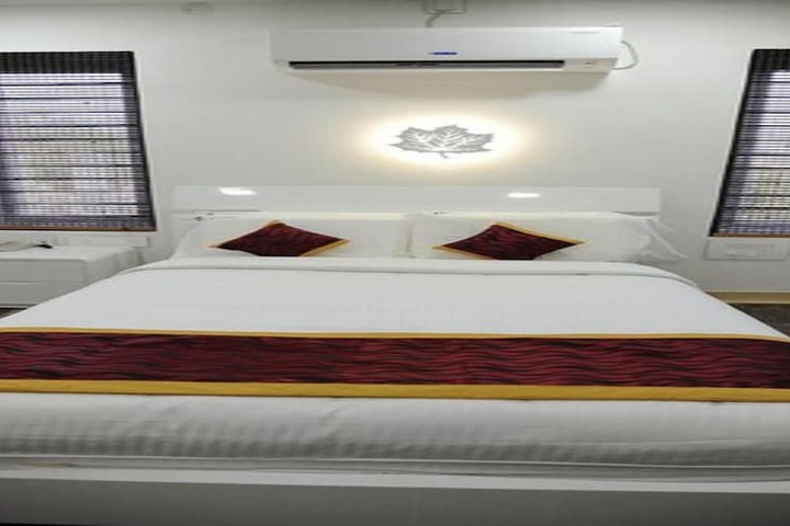 Room 11 of 27