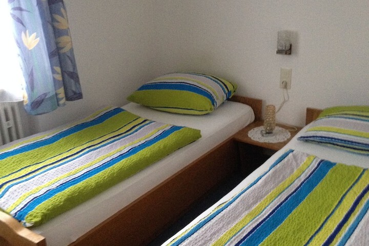 Room 9 of 32