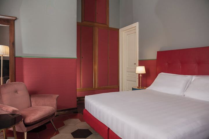 Room 33 of 92