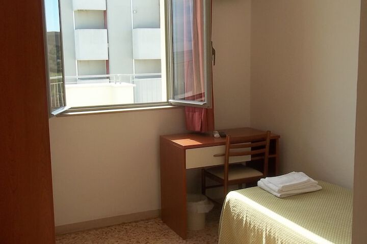Room 9 of 125