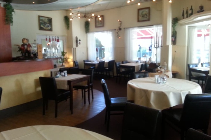 Dining 26 of 38