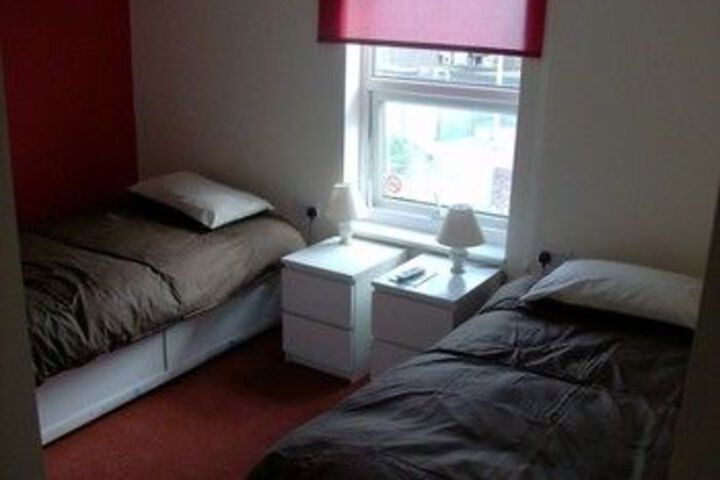 Room 7 of 18