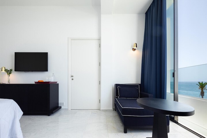 Room 46 of 182