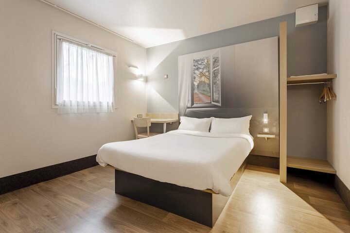 Room 10 of 36