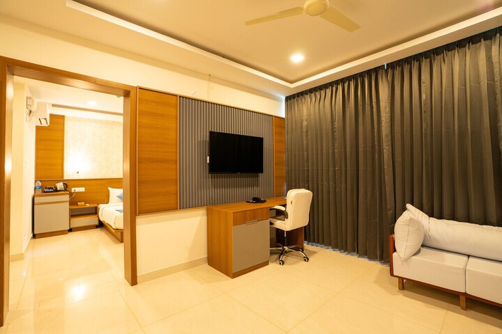 Room 5 of 66