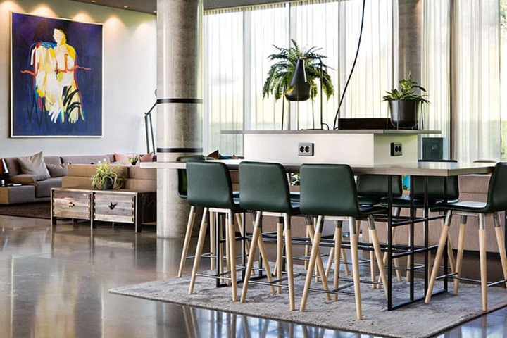 Guest Lobby