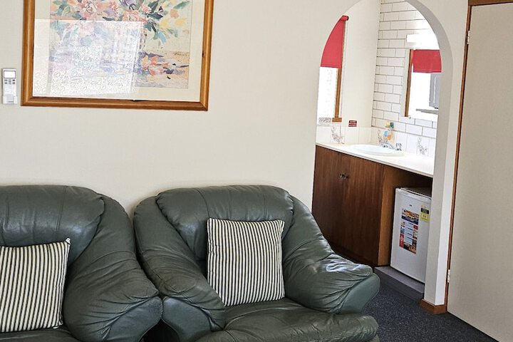 Room 4 of 37