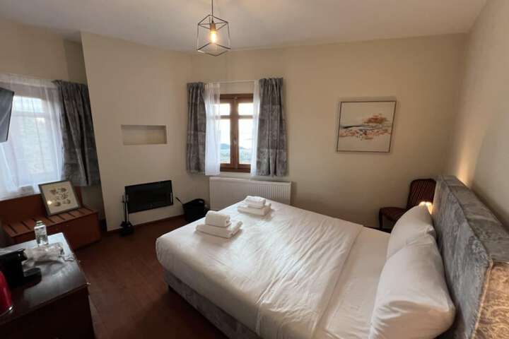 Room 3 of 45