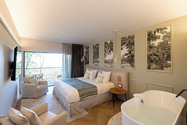 Room 8 of 48