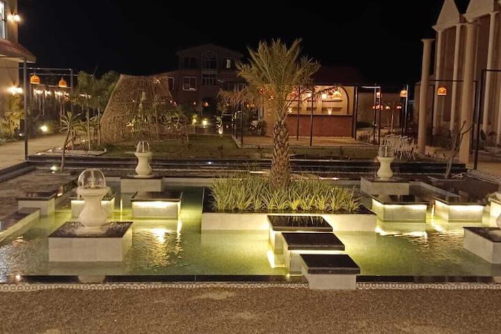Hotel Exterior 11 of 13