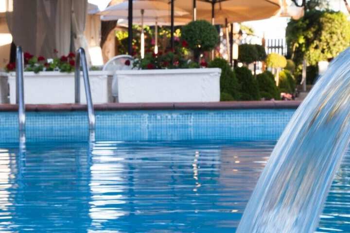 Hotel Pool