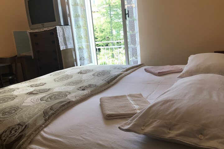 Room 6 of 17