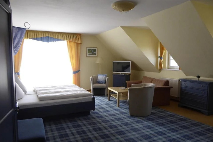 Room 4 of 10