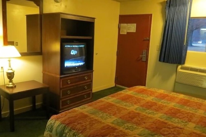 Room 3 of 18