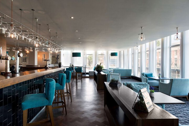 Lounge 107 of 137